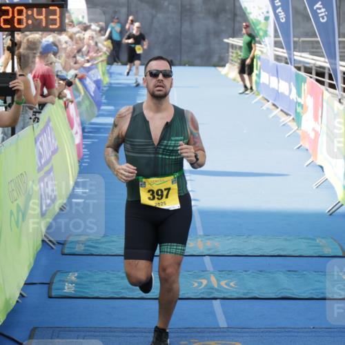 10.08.2025 - GEWOBA Citytriathlon Bremen H.Heesch http://msf.ph/oto/8547918 10.08.2025 11:32:25 Ziel 215, 397 meine-sportfotos.de