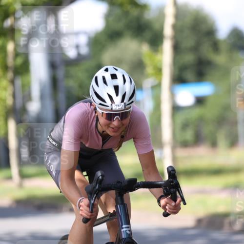 10.08.2025 - GEWOBA Citytriathlon Bremen Yannick Fuchs http://msf.ph/oto/8547919 10.08.2025 13:08:50 Radfahren 551, 692, 824, 912, 968, 1016 meine-sportfotos.de