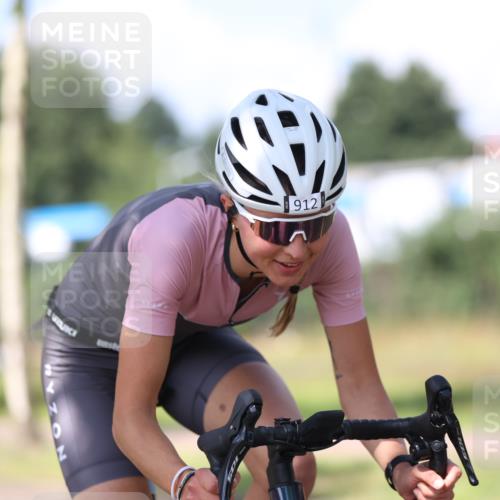 10.08.2025 - GEWOBA Citytriathlon Bremen Yannick Fuchs http://msf.ph/oto/8547922 10.08.2025 13:08:50 Radfahren 551, 692, 824, 912, 968, 1016 meine-sportfotos.de