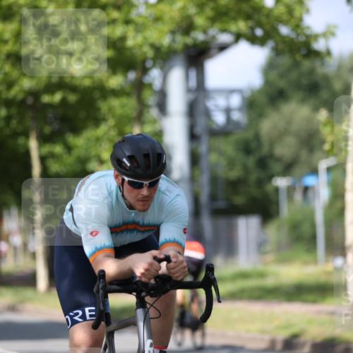 10.08.2025 - GEWOBA Citytriathlon Bremen Yannick Fuchs http://msf.ph/oto/8547931 10.08.2025 12:12:13 Radfahren 576, 605, 667, 751, 799, 816, 907, 932, 1003 meine-sportfotos.de