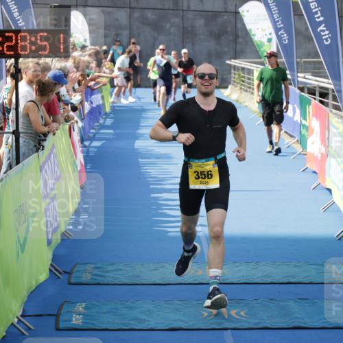 10.08.2025 - GEWOBA Citytriathlon Bremen H.Heesch http://msf.ph/oto/8547932 10.08.2025 11:32:33 Ziel 356 meine-sportfotos.de