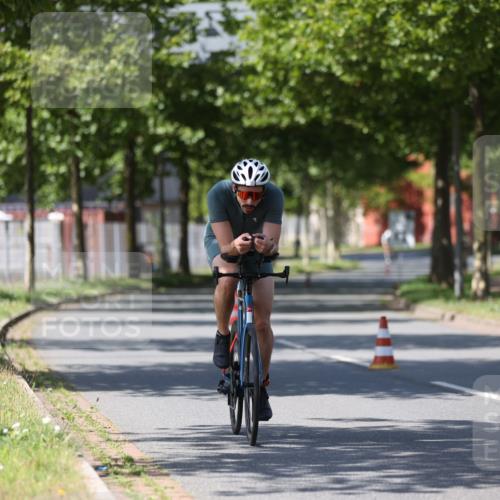 10.08.2025 - GEWOBA Citytriathlon Bremen Yannick Fuchs http://msf.ph/oto/8547933 10.08.2025 13:09:04 Radfahren 735, 822, 973 meine-sportfotos.de