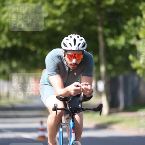 10.08.2025 - GEWOBA Citytriathlon Bremen Yannick Fuchs http://msf.ph/oto/8547937 10.08.2025 13:09:04 Radfahren 735, 822, 973 meine-sportfotos.de