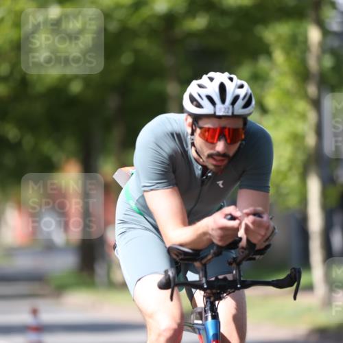 10.08.2025 - GEWOBA Citytriathlon Bremen Yannick Fuchs http://msf.ph/oto/8547939 10.08.2025 13:09:05 Radfahren 735, 822, 973 meine-sportfotos.de