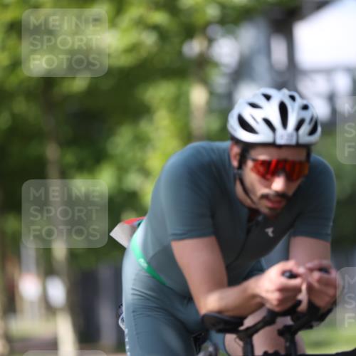 10.08.2025 - GEWOBA Citytriathlon Bremen Yannick Fuchs http://msf.ph/oto/8547940 10.08.2025 13:09:05 Radfahren 735, 822, 973 meine-sportfotos.de