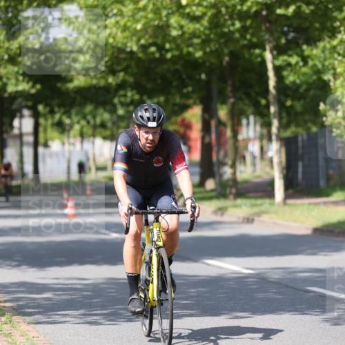 10.08.2025 - GEWOBA Citytriathlon Bremen Yannick Fuchs http://msf.ph/oto/8547941 10.08.2025 12:12:19 Radfahren 605, 751, 816, 875, 907, 932, 1003 meine-sportfotos.de
