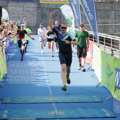 10.08.2025 - GEWOBA Citytriathlon Bremen H.Heesch http://msf.ph/oto/8547942 10.08.2025 11:32:37 Ziel 11, 77, 137, 356, 400 meine-sportfotos.de