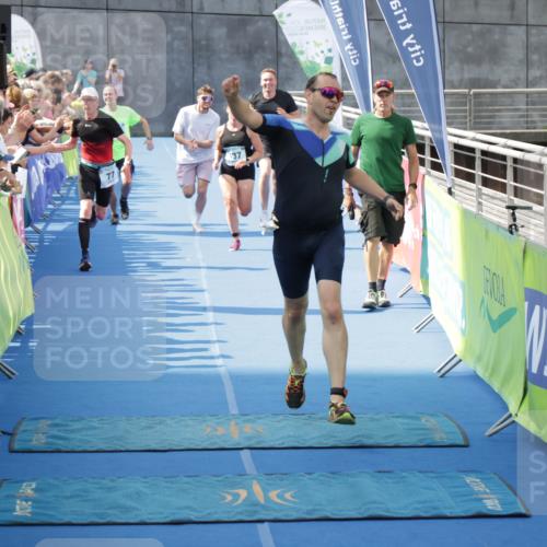 10.08.2025 - GEWOBA Citytriathlon Bremen H.Heesch http://msf.ph/oto/8547944 10.08.2025 11:32:37 Ziel 11, 77, 137, 356, 400 meine-sportfotos.de