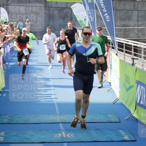 10.08.2025 - GEWOBA Citytriathlon Bremen H.Heesch http://msf.ph/oto/8547949 10.08.2025 11:32:38 Ziel 11, 77, 137, 356, 400 meine-sportfotos.de