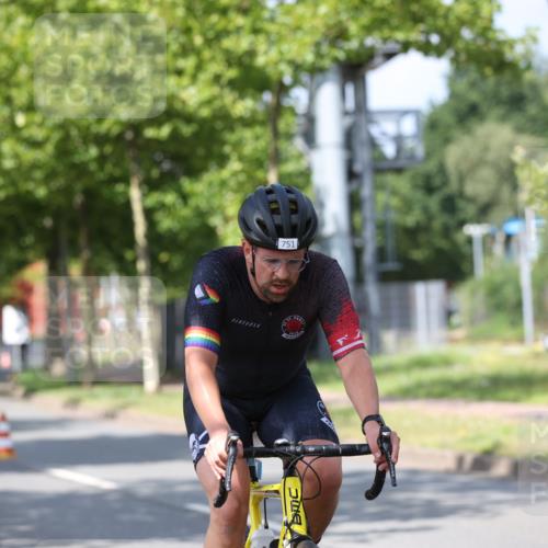 10.08.2025 - GEWOBA Citytriathlon Bremen Yannick Fuchs http://msf.ph/oto/8547952 10.08.2025 12:12:19 Radfahren 605, 751, 816, 875, 907, 932, 1003 meine-sportfotos.de