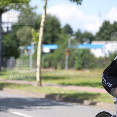 10.08.2025 - GEWOBA Citytriathlon Bremen Yannick Fuchs http://msf.ph/oto/8547954 10.08.2025 13:09:12 Radfahren 735, 822, 973, 977, 1006 meine-sportfotos.de