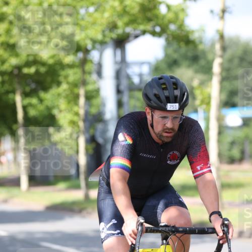 10.08.2025 - GEWOBA Citytriathlon Bremen Yannick Fuchs http://msf.ph/oto/8547955 10.08.2025 12:12:19 Radfahren 605, 751, 816, 875, 907, 932, 1003 meine-sportfotos.de