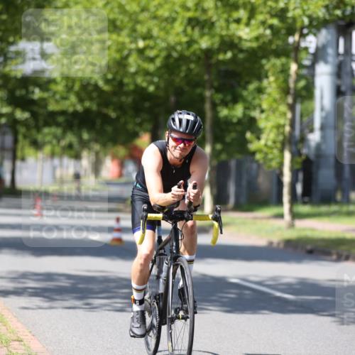 10.08.2025 - GEWOBA Citytriathlon Bremen Yannick Fuchs http://msf.ph/oto/8547957 10.08.2025 13:09:13 Radfahren 735, 822, 973, 977, 1006 meine-sportfotos.de