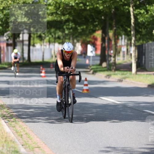 10.08.2025 - GEWOBA Citytriathlon Bremen Yannick Fuchs http://msf.ph/oto/8547959 10.08.2025 12:12:24 Radfahren 605, 751, 769, 875, 932, 1012 meine-sportfotos.de