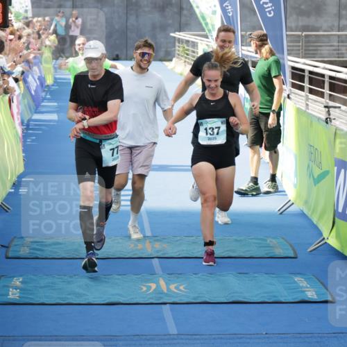 10.08.2025 - GEWOBA Citytriathlon Bremen H.Heesch http://msf.ph/oto/8547961 10.08.2025 11:32:40 Ziel 11, 77, 137, 356, 400 meine-sportfotos.de