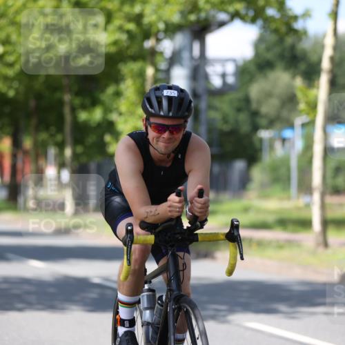 10.08.2025 - GEWOBA Citytriathlon Bremen Yannick Fuchs http://msf.ph/oto/8547962 10.08.2025 13:09:13 Radfahren 735, 822, 973, 977, 1006 meine-sportfotos.de