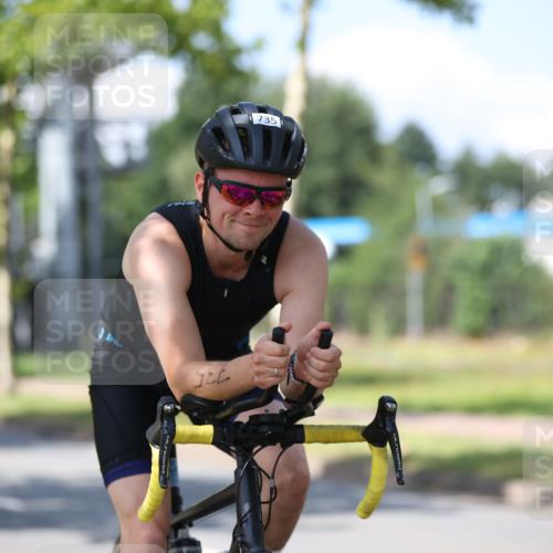 10.08.2025 - GEWOBA Citytriathlon Bremen Yannick Fuchs http://msf.ph/oto/8547964 10.08.2025 13:09:13 Radfahren 735, 822, 973, 977, 1006 meine-sportfotos.de