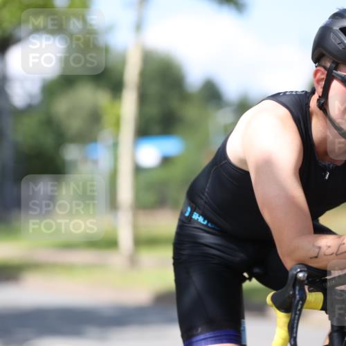 10.08.2025 - GEWOBA Citytriathlon Bremen Yannick Fuchs http://msf.ph/oto/8547967 10.08.2025 13:09:14 Radfahren 735, 822, 973, 977, 1006 meine-sportfotos.de