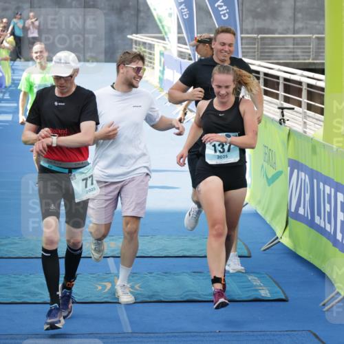 10.08.2025 - GEWOBA Citytriathlon Bremen H.Heesch http://msf.ph/oto/8547969 10.08.2025 11:32:41 Ziel 11, 77, 137, 356, 400 meine-sportfotos.de