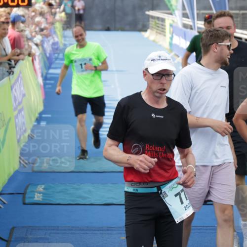 10.08.2025 - GEWOBA Citytriathlon Bremen H.Heesch http://msf.ph/oto/8547978 10.08.2025 11:32:42 Ziel 11, 77, 137, 400 meine-sportfotos.de