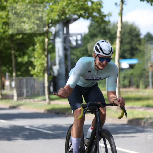 10.08.2025 - GEWOBA Citytriathlon Bremen Yannick Fuchs http://msf.ph/oto/8547979 10.08.2025 13:09:17 Radfahren 735, 822, 973, 977, 1006 meine-sportfotos.de