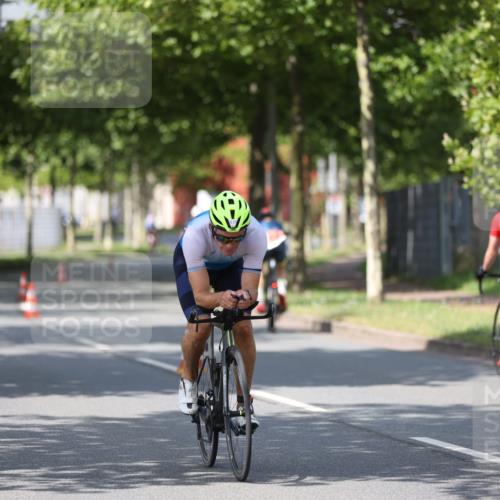 10.08.2025 - GEWOBA Citytriathlon Bremen Yannick Fuchs http://msf.ph/oto/8547980 10.08.2025 12:12:27 Radfahren 692, 751, 769, 875, 932, 1012 meine-sportfotos.de