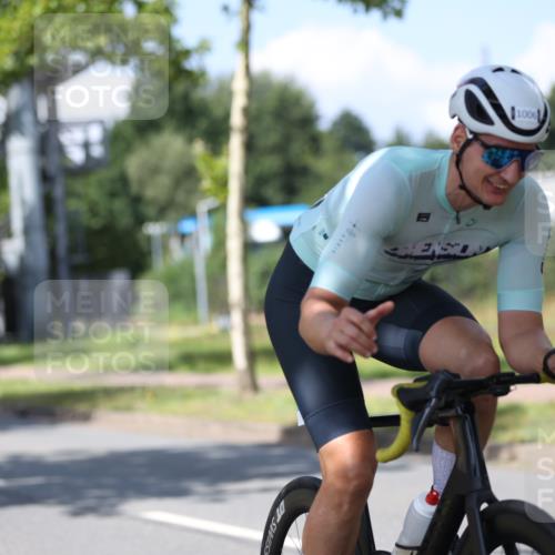 10.08.2025 - GEWOBA Citytriathlon Bremen Yannick Fuchs http://msf.ph/oto/8547982 10.08.2025 13:09:18 Radfahren 735, 973, 977, 1006 meine-sportfotos.de