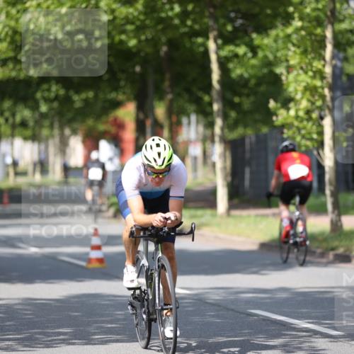 10.08.2025 - GEWOBA Citytriathlon Bremen Yannick Fuchs http://msf.ph/oto/8547983 10.08.2025 12:12:27 Radfahren 692, 751, 769, 875, 932, 1012 meine-sportfotos.de