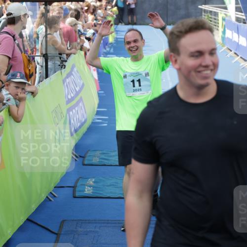 10.08.2025 - GEWOBA Citytriathlon Bremen H.Heesch http://msf.ph/oto/8547989 10.08.2025 11:32:45 Ziel 11, 77, 137, 400 meine-sportfotos.de