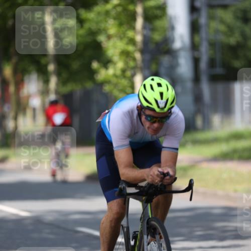 10.08.2025 - GEWOBA Citytriathlon Bremen Yannick Fuchs http://msf.ph/oto/8547990 10.08.2025 12:12:27 Radfahren 692, 751, 769, 875, 932, 1012 meine-sportfotos.de