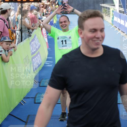 10.08.2025 - GEWOBA Citytriathlon Bremen H.Heesch http://msf.ph/oto/8547996 10.08.2025 11:32:46 Ziel 11, 77, 137, 400 meine-sportfotos.de