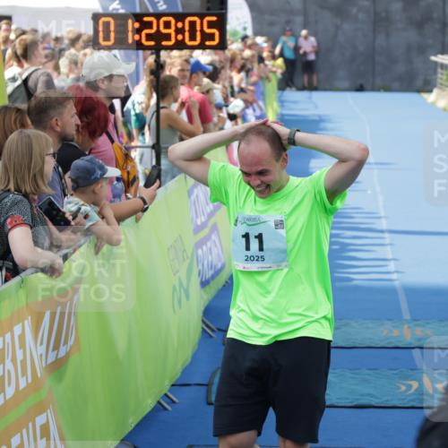 10.08.2025 - GEWOBA Citytriathlon Bremen H.Heesch http://msf.ph/oto/8547999 10.08.2025 11:32:47 Ziel 11, 77, 137, 400 meine-sportfotos.de