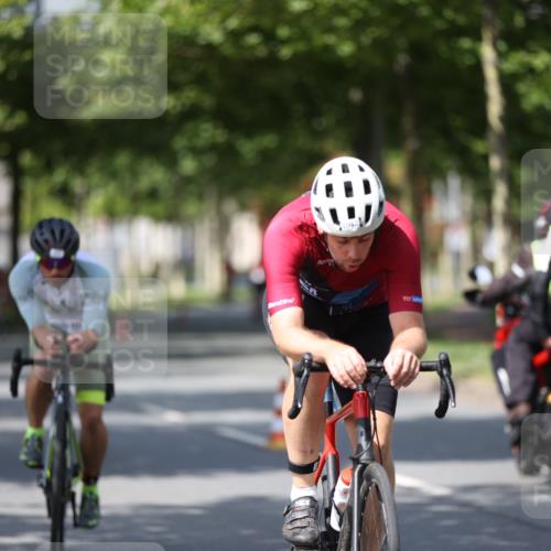 10.08.2025 - GEWOBA Citytriathlon Bremen Yannick Fuchs http://msf.ph/oto/8548001 10.08.2025 12:12:33 Radfahren 692, 769, 851, 875, 932, 1012 meine-sportfotos.de