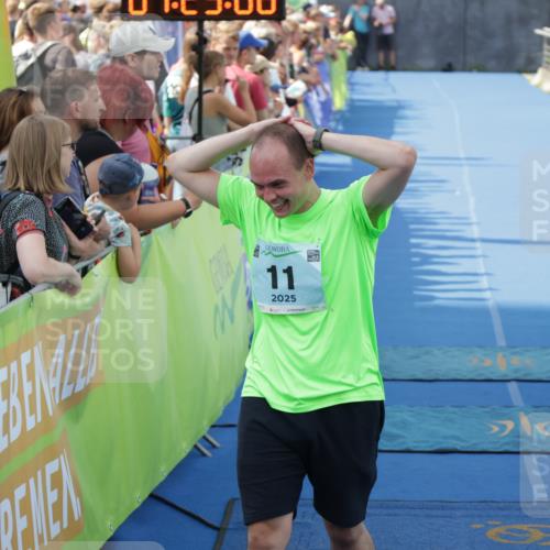10.08.2025 - GEWOBA Citytriathlon Bremen H.Heesch http://msf.ph/oto/8548003 10.08.2025 11:32:47 Ziel 11, 77, 137, 400 meine-sportfotos.de