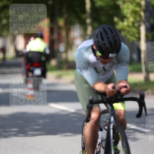 10.08.2025 - GEWOBA Citytriathlon Bremen Yannick Fuchs http://msf.ph/oto/8548008 10.08.2025 12:12:34 Radfahren 692, 769, 851, 875, 885, 932, 1012 meine-sportfotos.de