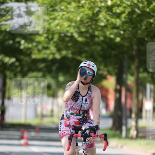 10.08.2025 - GEWOBA Citytriathlon Bremen Yannick Fuchs http://msf.ph/oto/8548020 10.08.2025 13:09:42 Radfahren 681, 770, 942 meine-sportfotos.de