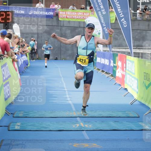 10.08.2025 - GEWOBA Citytriathlon Bremen H.Heesch http://msf.ph/oto/8548021 10.08.2025 11:33:05 Ziel 421 meine-sportfotos.de
