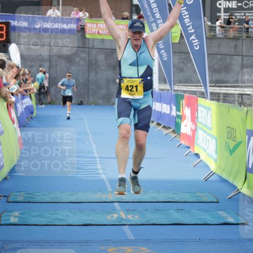 10.08.2025 - GEWOBA Citytriathlon Bremen H.Heesch http://msf.ph/oto/8548024 10.08.2025 11:33:05 Ziel 421 meine-sportfotos.de