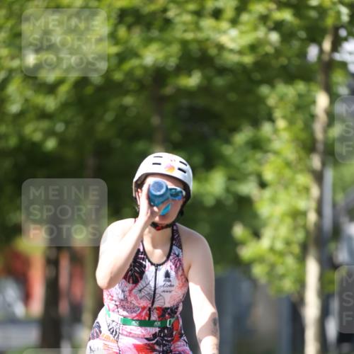 10.08.2025 - GEWOBA Citytriathlon Bremen Yannick Fuchs http://msf.ph/oto/8548028 10.08.2025 13:09:42 Radfahren 681, 770, 942 meine-sportfotos.de