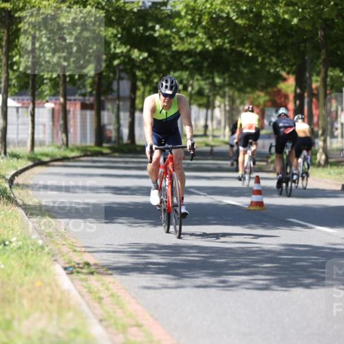 10.08.2025 - GEWOBA Citytriathlon Bremen Yannick Fuchs http://msf.ph/oto/8548037 10.08.2025 13:09:49 Radfahren 681, 770, 942 meine-sportfotos.de