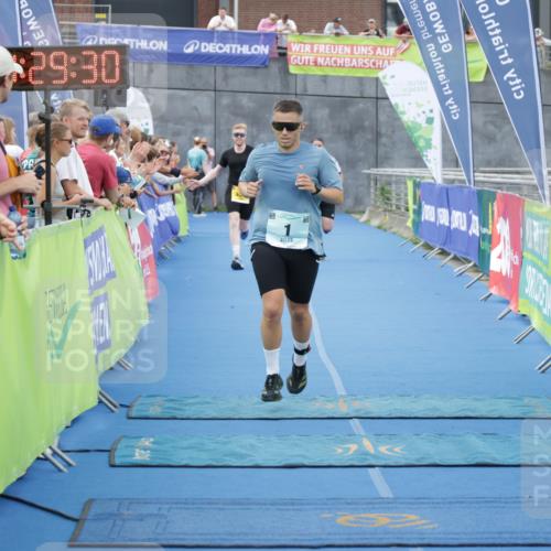 10.08.2025 - GEWOBA Citytriathlon Bremen H.Heesch http://msf.ph/oto/8548038 10.08.2025 11:33:11 Ziel 1, 123, 358, 421 meine-sportfotos.de