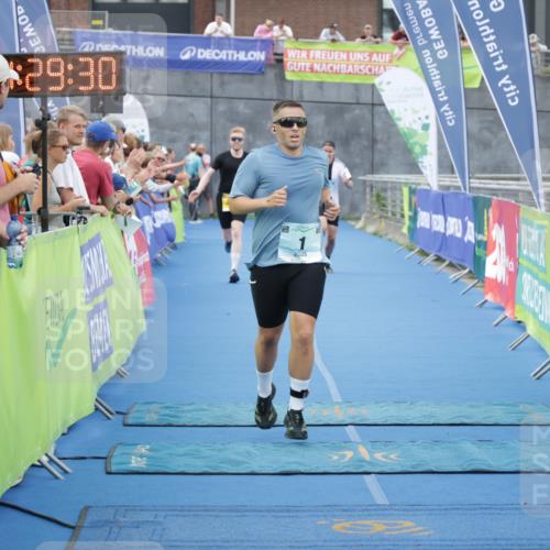10.08.2025 - GEWOBA Citytriathlon Bremen H.Heesch http://msf.ph/oto/8548045 10.08.2025 11:33:12 Ziel 1, 123, 358, 421 meine-sportfotos.de