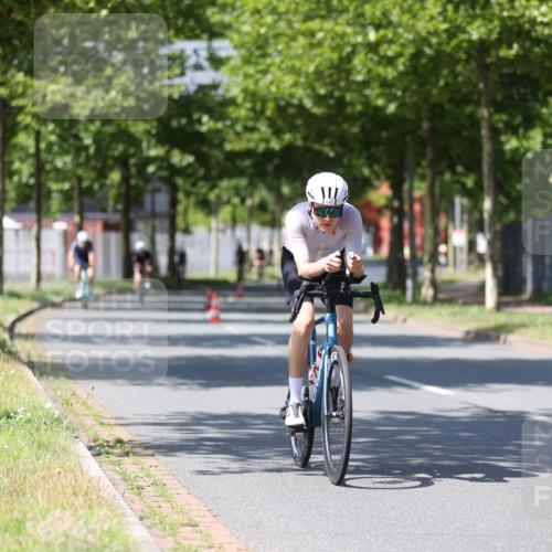 10.08.2025 - GEWOBA Citytriathlon Bremen Yannick Fuchs http://msf.ph/oto/8548048 10.08.2025 13:10:07 Radfahren 642, 763, 776, 919, 922, 947, 1037 meine-sportfotos.de