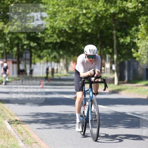 10.08.2025 - GEWOBA Citytriathlon Bremen Yannick Fuchs http://msf.ph/oto/8548050 10.08.2025 13:10:07 Radfahren 642, 763, 776, 919, 922, 947, 1037 meine-sportfotos.de