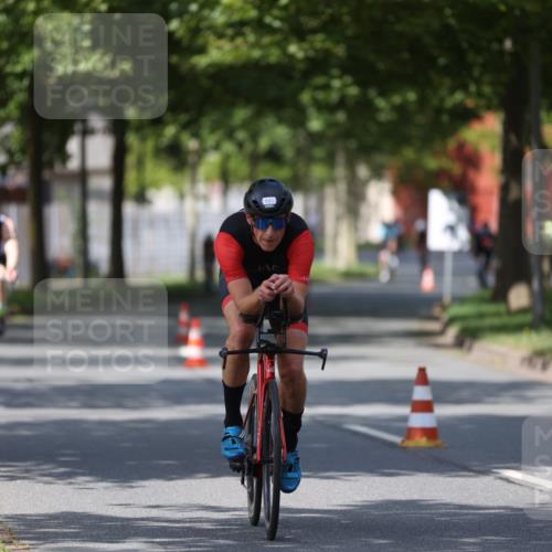 10.08.2025 - GEWOBA Citytriathlon Bremen Yannick Fuchs http://msf.ph/oto/8548054 10.08.2025 12:12:42 Radfahren 640, 692, 769, 771, 851, 885, 1012 meine-sportfotos.de