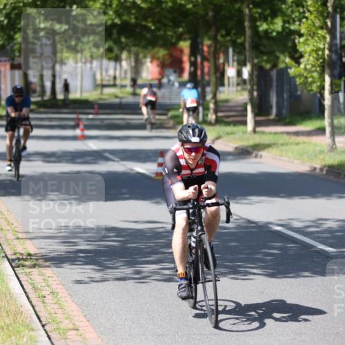 10.08.2025 - GEWOBA Citytriathlon Bremen Yannick Fuchs http://msf.ph/oto/8548065 10.08.2025 13:10:15 Radfahren 642, 752, 763, 776, 919, 922, 947, 1037 meine-sportfotos.de