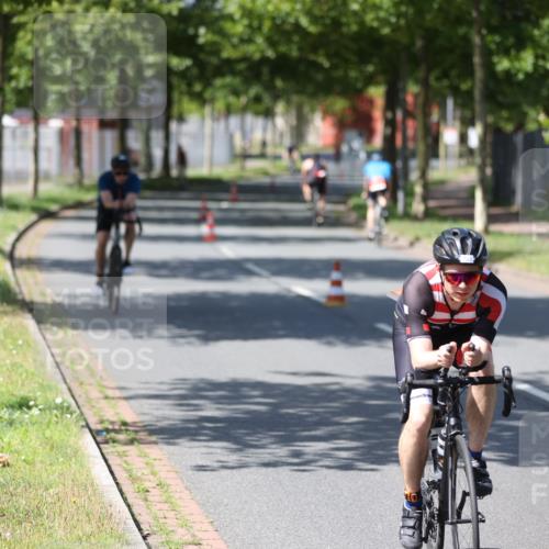 10.08.2025 - GEWOBA Citytriathlon Bremen Yannick Fuchs http://msf.ph/oto/8548067 10.08.2025 13:10:15 Radfahren 642, 752, 763, 776, 919, 922, 947, 1037 meine-sportfotos.de