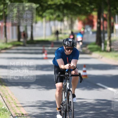 10.08.2025 - GEWOBA Citytriathlon Bremen Yannick Fuchs http://msf.ph/oto/8548074 10.08.2025 13:10:17 Radfahren 642, 752, 763, 776, 919, 922, 947, 956, 1037 meine-sportfotos.de