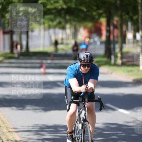 10.08.2025 - GEWOBA Citytriathlon Bremen Yannick Fuchs http://msf.ph/oto/8548075 10.08.2025 13:10:17 Radfahren 642, 752, 763, 776, 919, 922, 947, 956, 1037 meine-sportfotos.de