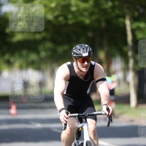 10.08.2025 - GEWOBA Citytriathlon Bremen Yannick Fuchs http://msf.ph/oto/8548076 10.08.2025 12:12:45 Radfahren 640, 692, 769, 771, 851, 884, 885, 1012 meine-sportfotos.de